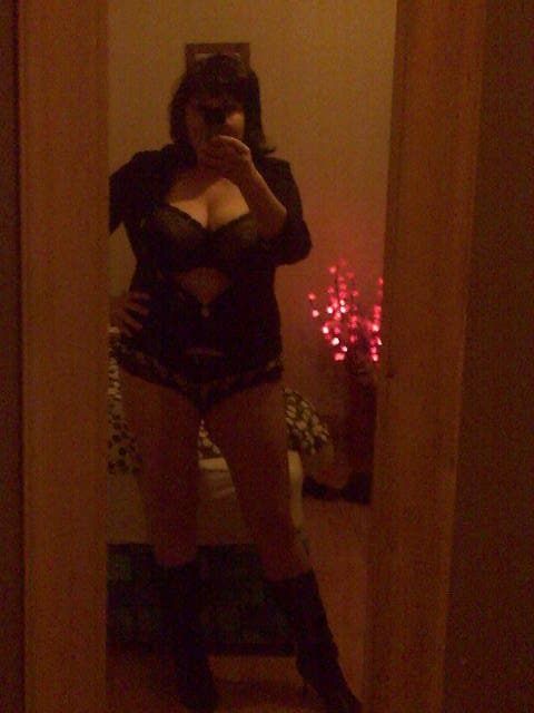 Curvy Claires hairy cunt -UK