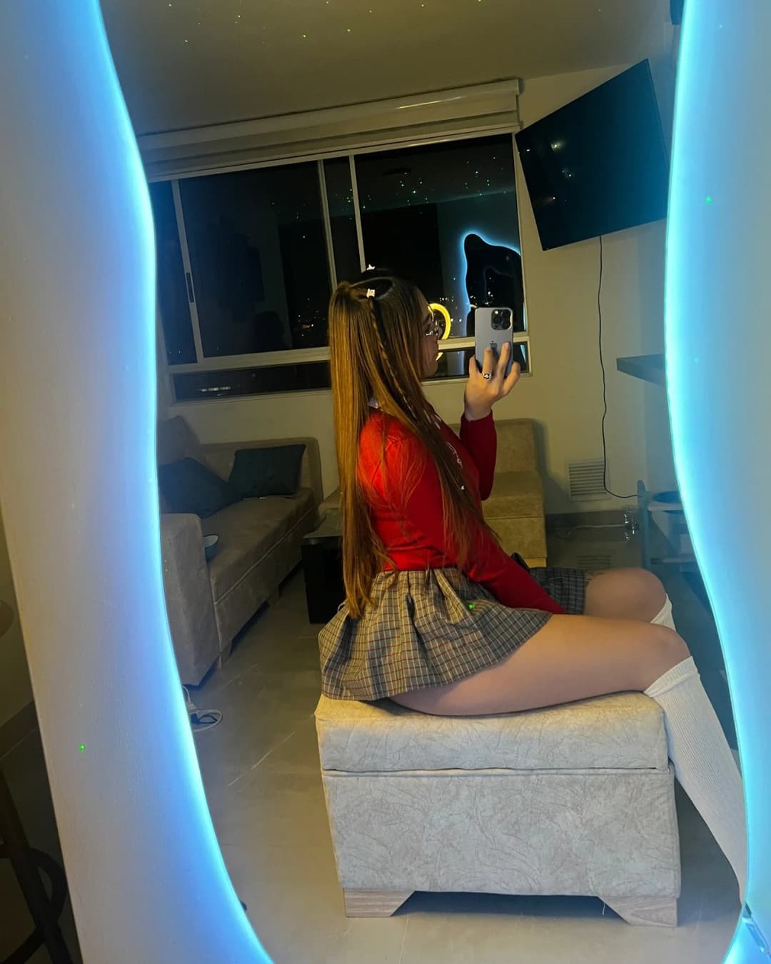 Dos colombianas con uniformes colegiales para que te des una buena paja