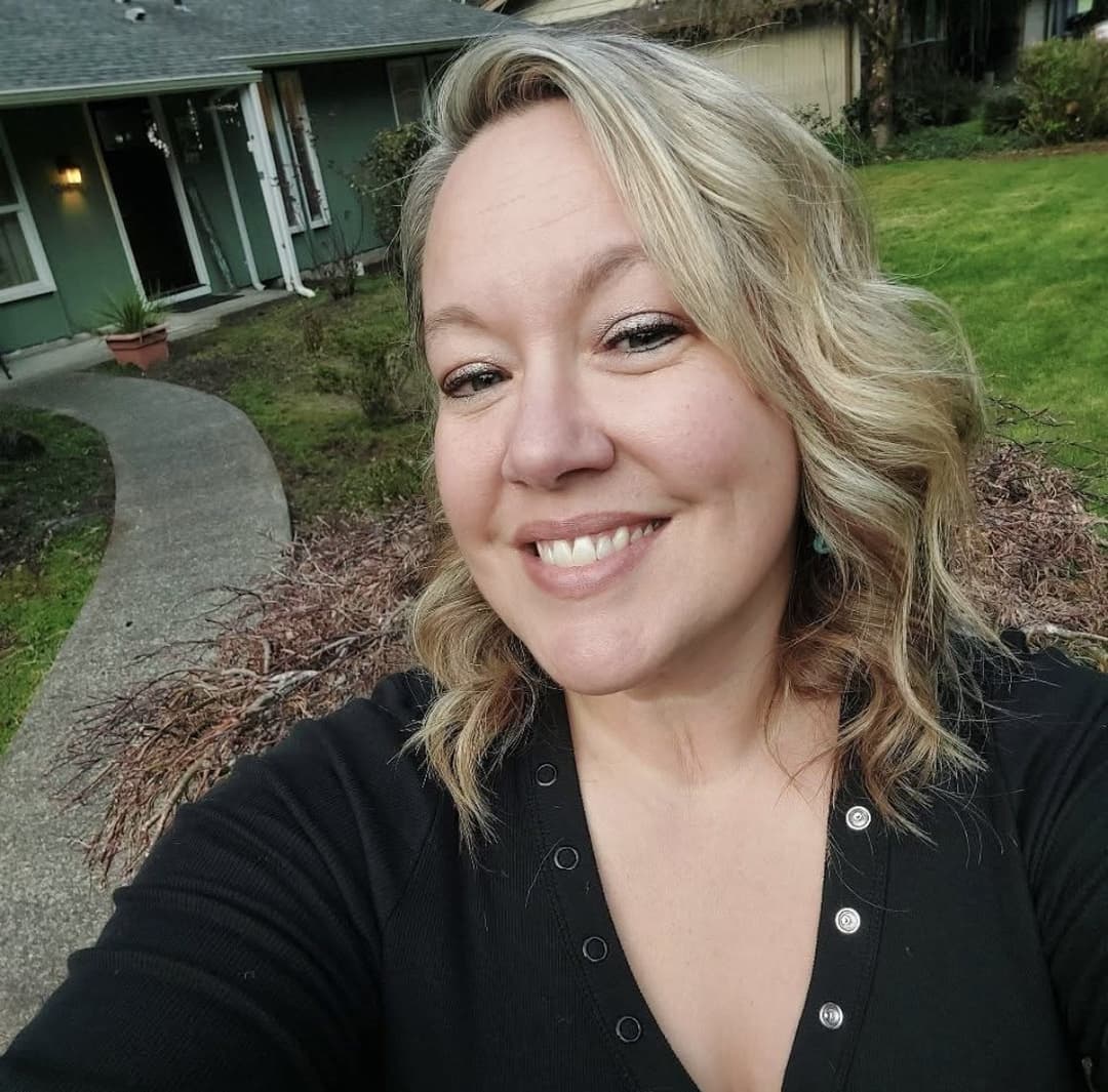 Pawg Nurse with that camel toe. Nurses are always down.