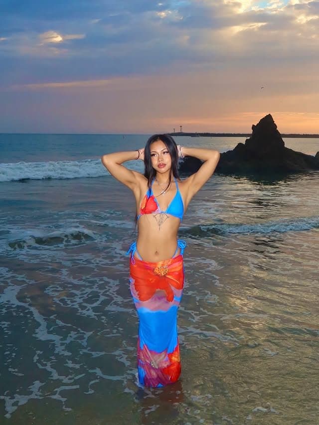 Sexy phat ass ABG teen Noelle