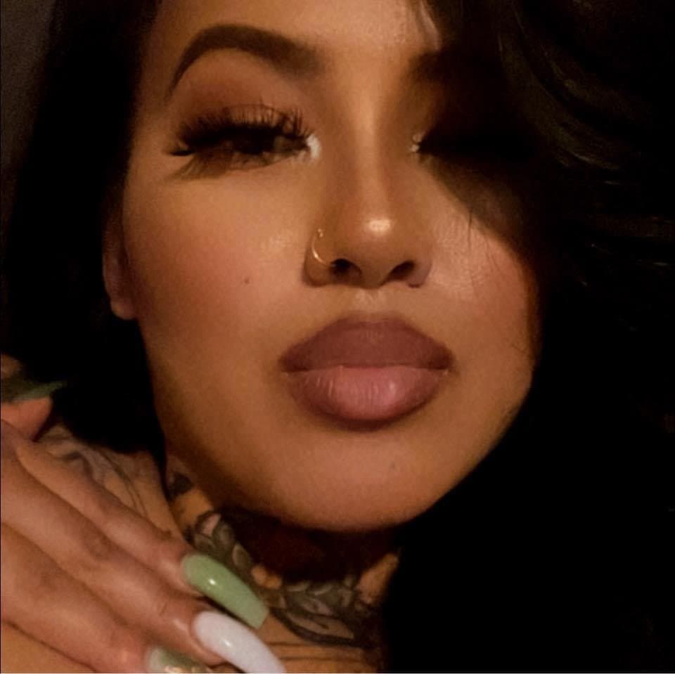 Thick juicy ass Polynesian slut ?