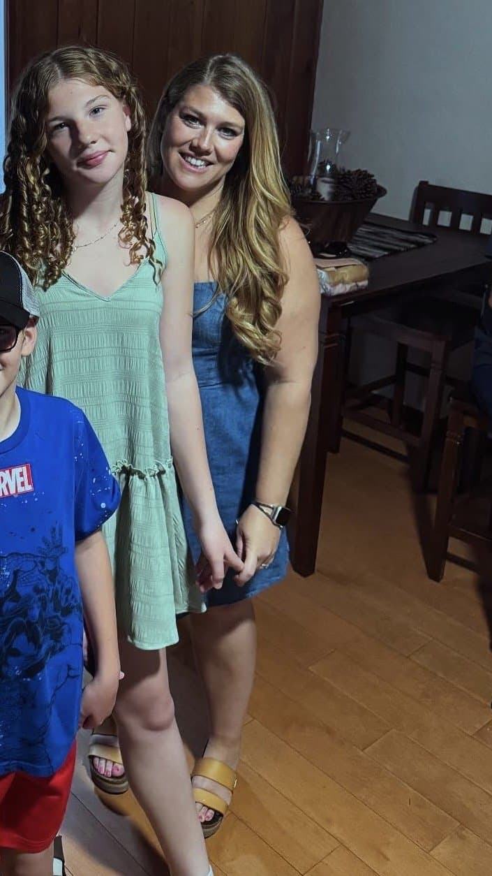 Sexy busty high school teacher Mandi Casillas Bolinger is so sexy and has perfect feet