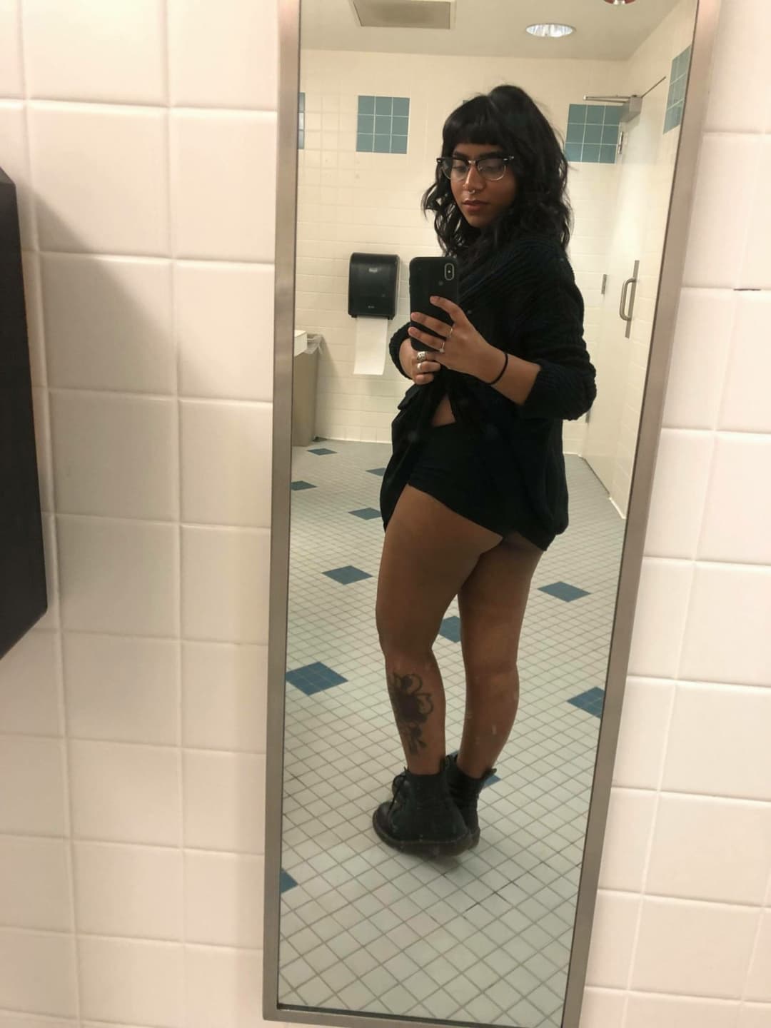 broun girl shoe her sexy curvy body sexy mall