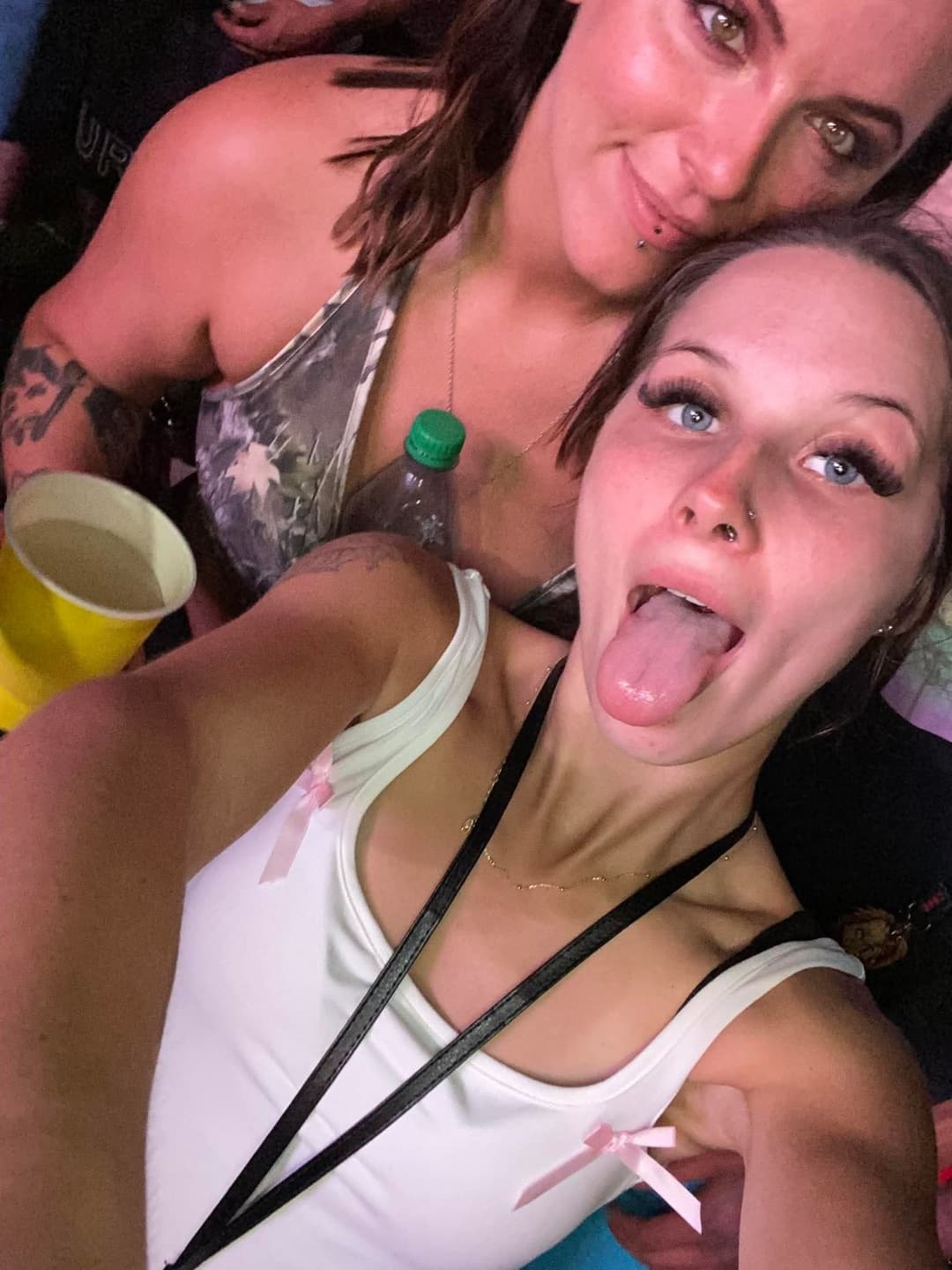 Little sis has a slutty older sis role model