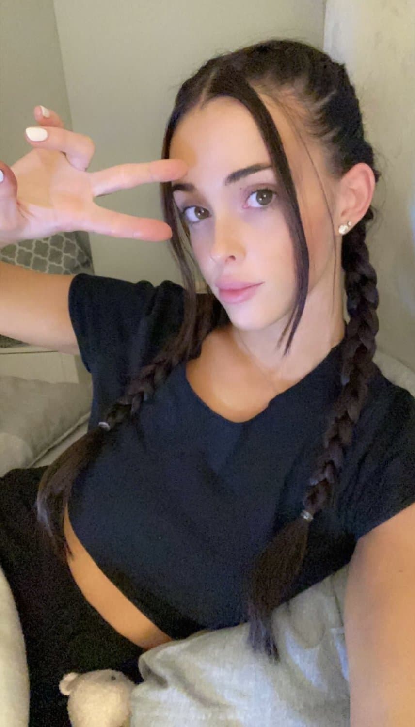 Beautiful Teen Gf Loves Cum