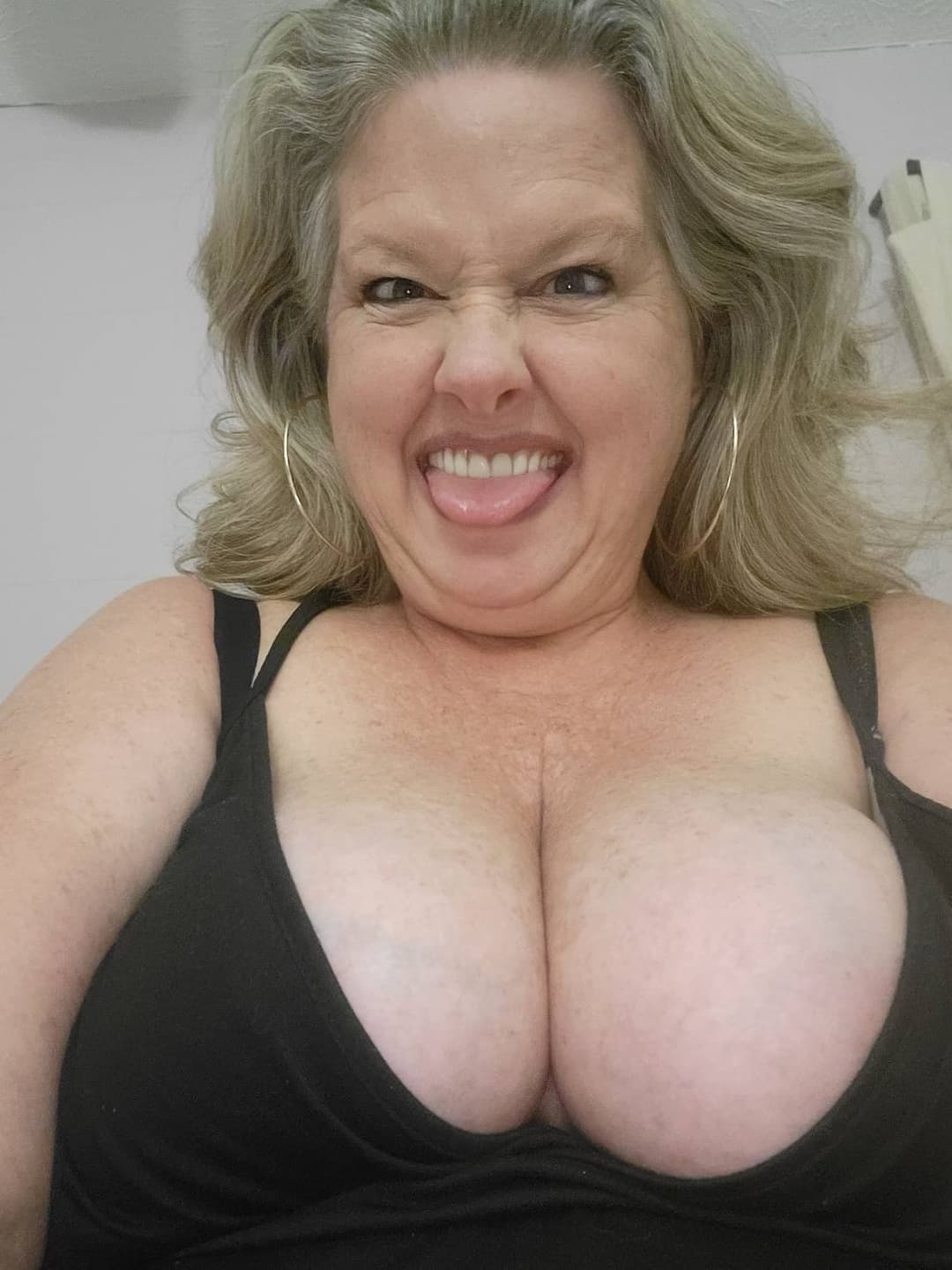 Playful piggy milf with big popping tits