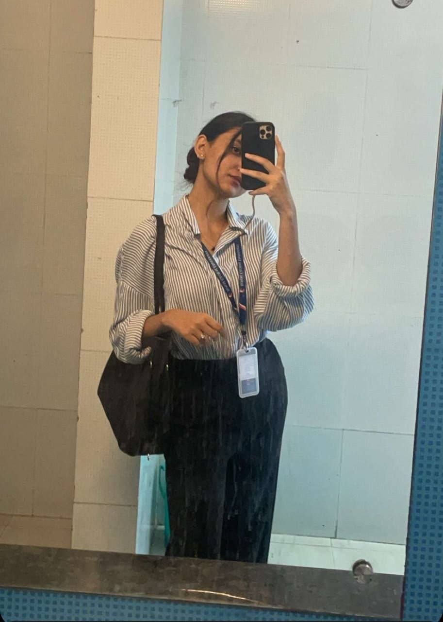 142 - Young Hot Desi girl massive nudes collection