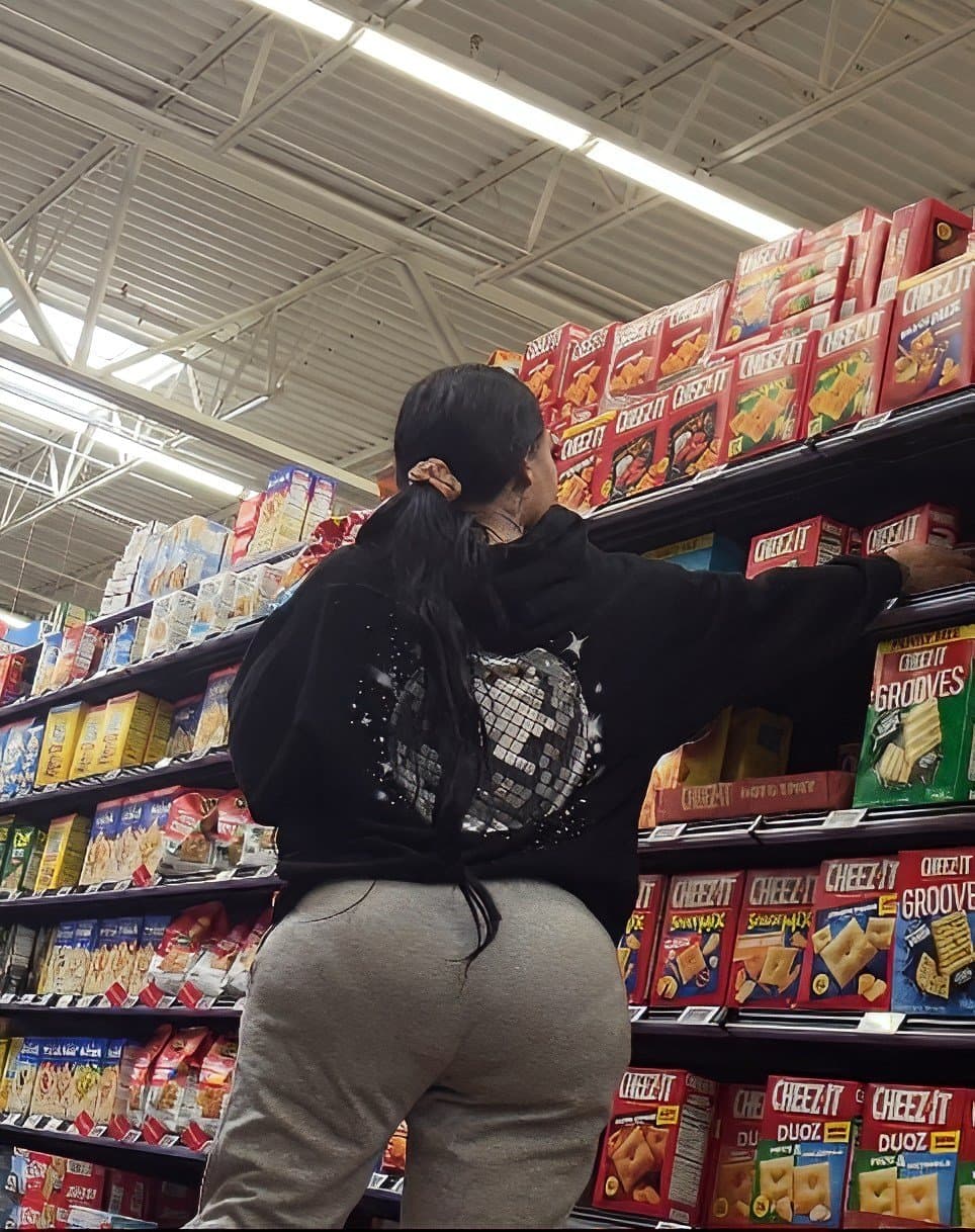 Candid Black woman with PHAT ass (VPL)