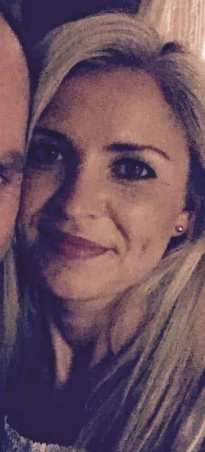 Gooning to my real life milf English teacher... she is pure goonfuel