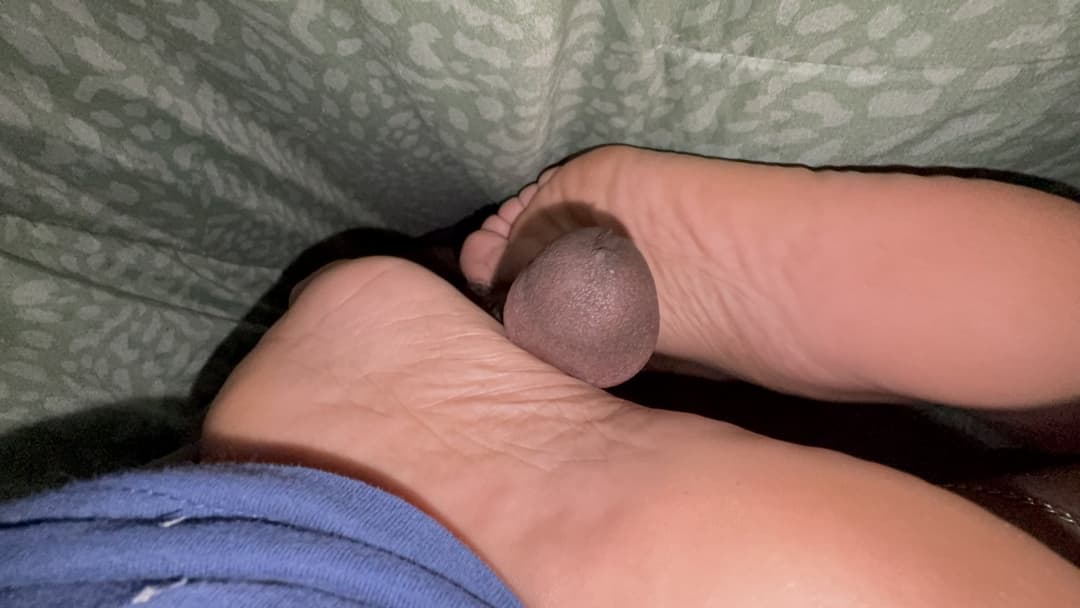 My wife giving me a mind blowing sideways solejob