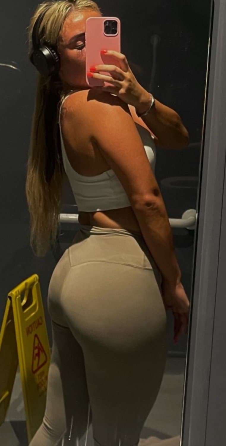 Rich Bitch Next Door dm what you would do