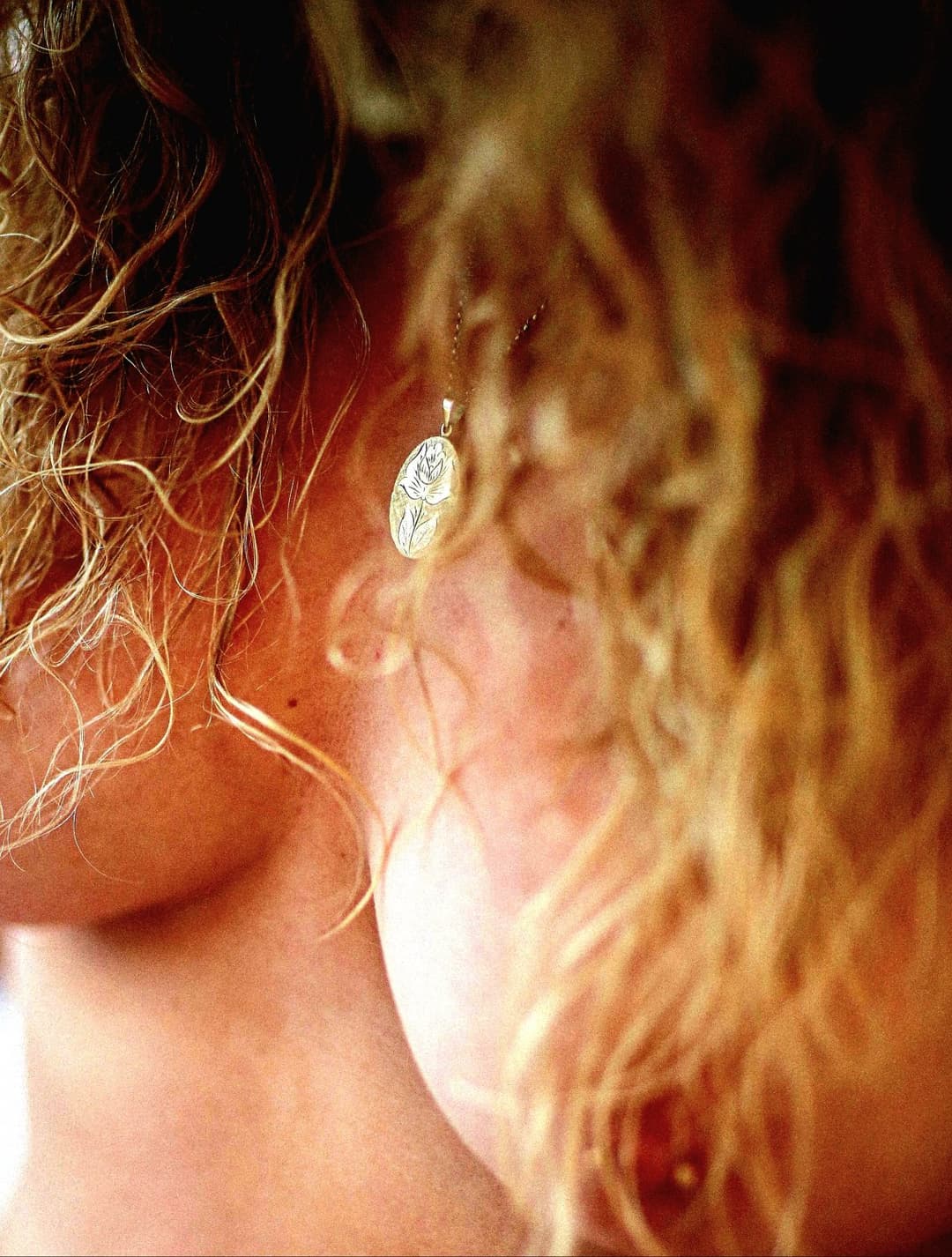 Danish Amateur (001): Journalist Louise F