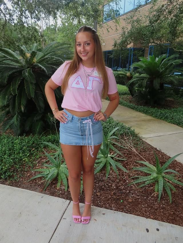 Sexy bubble butt teen Calista