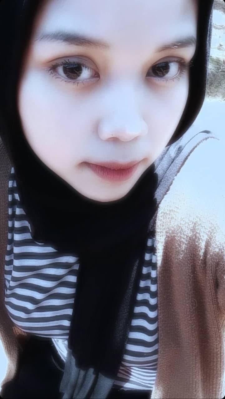 Indonesian muslim hijabi slut loves cum on her face