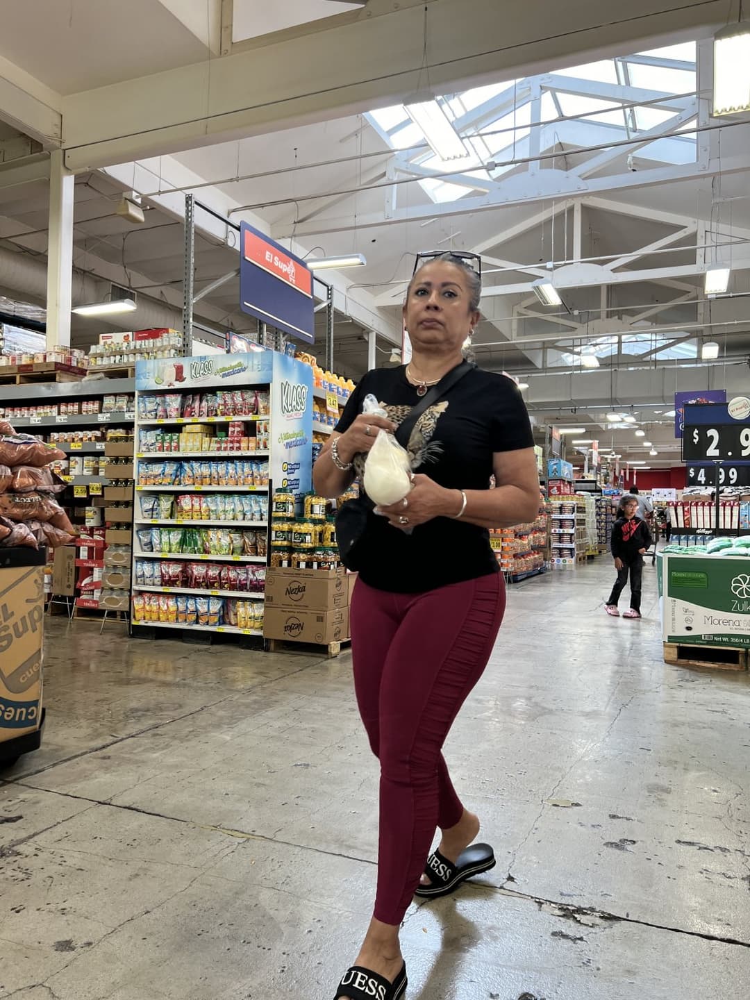 Hot GILF Latina in red leggings and platforms creepshots