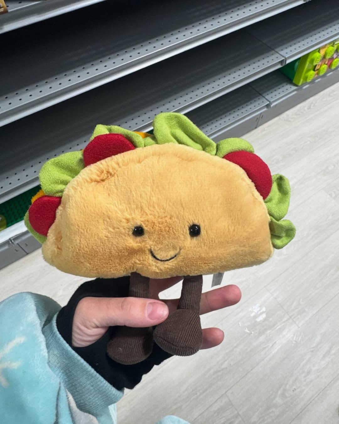 Nymphomaniac can’t stop deepthroating her fav toy.