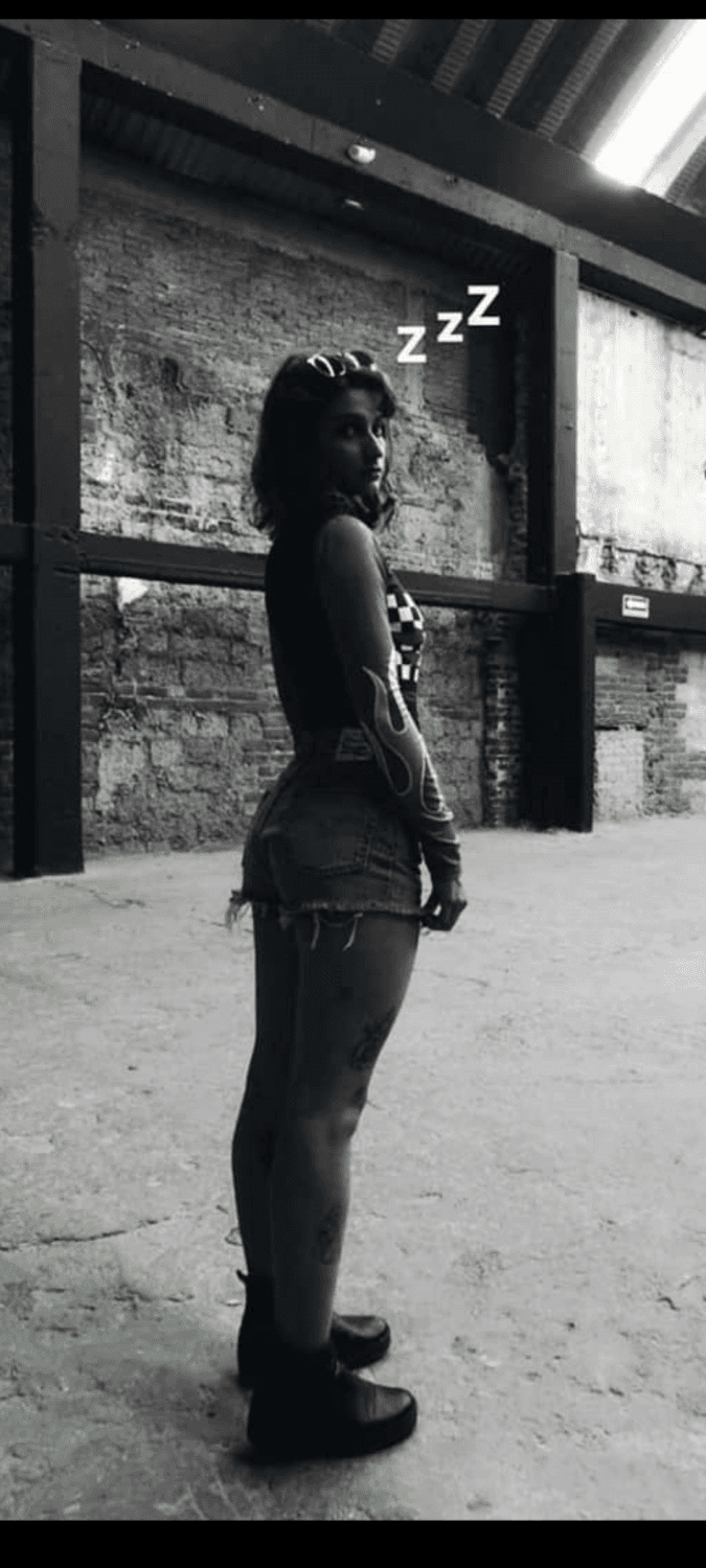 Putita flaquita con culo hermoso y tatuajes, pack filtrado. Gotica culona.