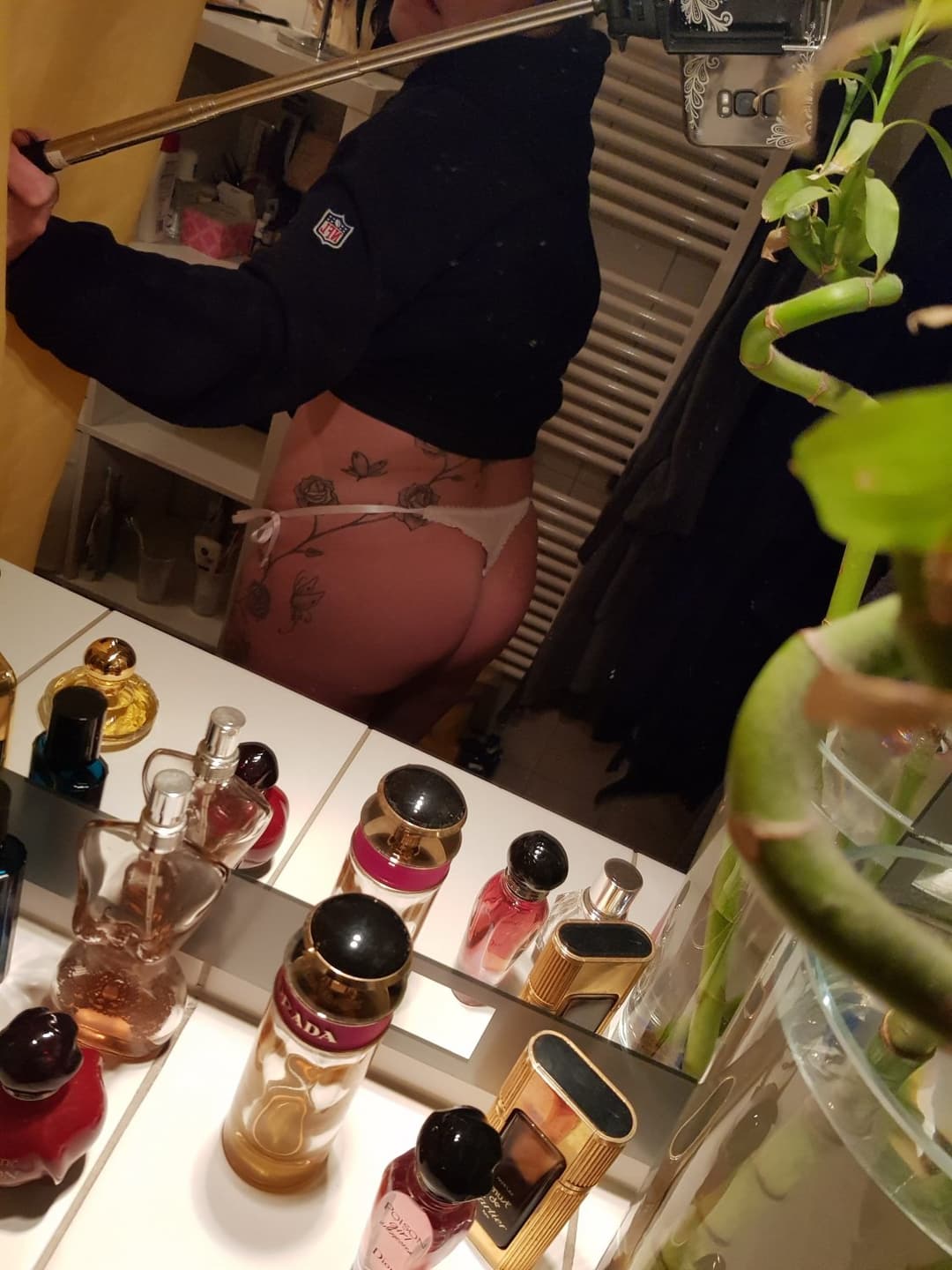 Yvonnethemilf (found my moms nudes in her early 30s)