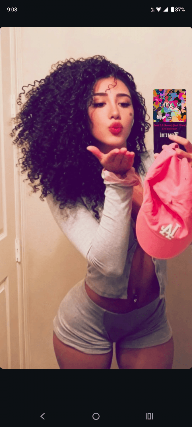 Flaquita hermosa con cuerpazo paso perfil