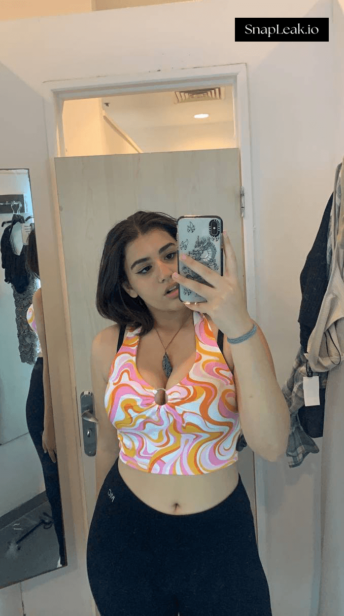 ARAB BUSTY BABE MASTURBATING