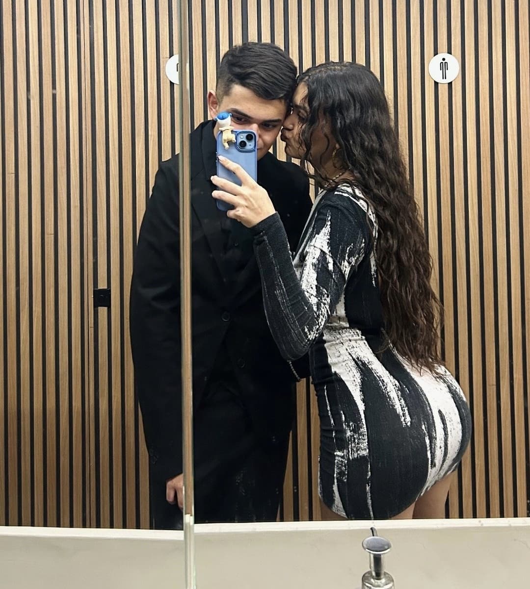 Ainara chinea, una puta ninfomana cuyo único talento es levantar pollas y ser una cerda