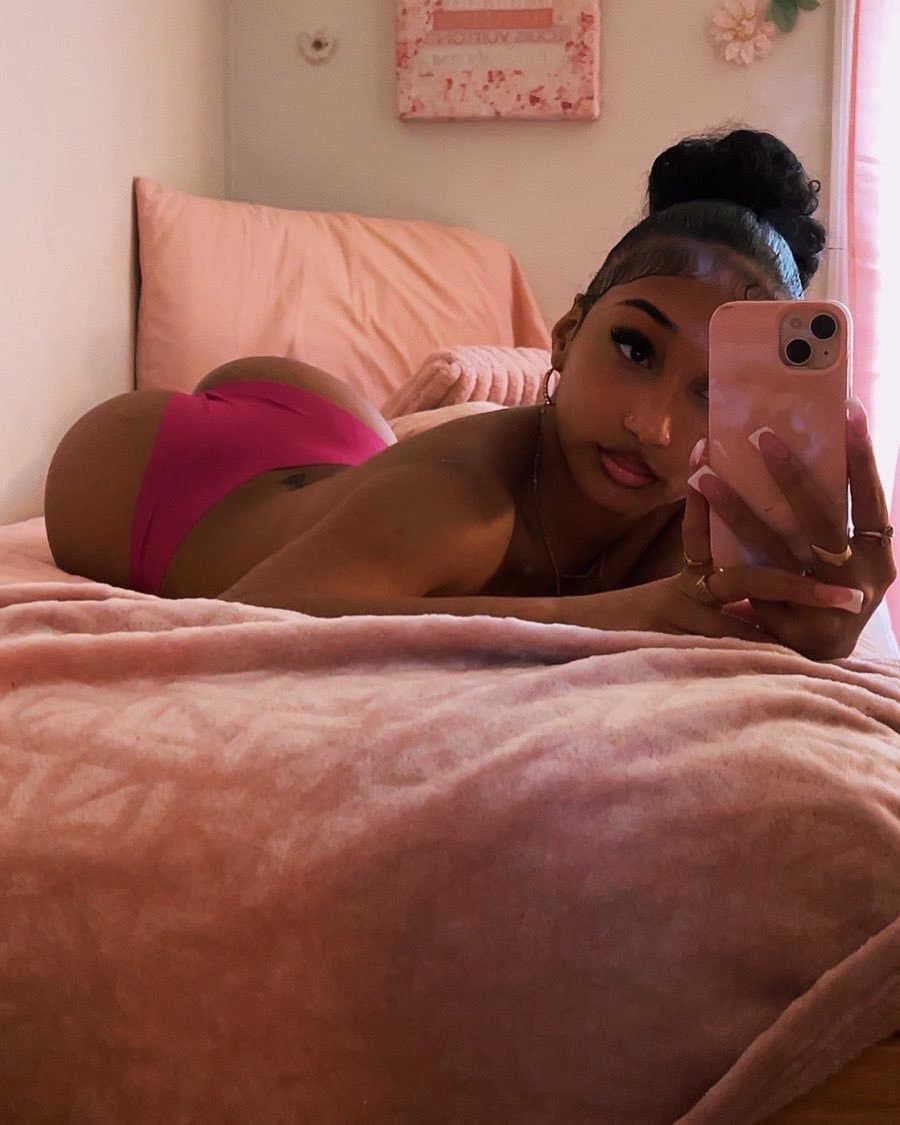 ?? She so damn sexy!!!