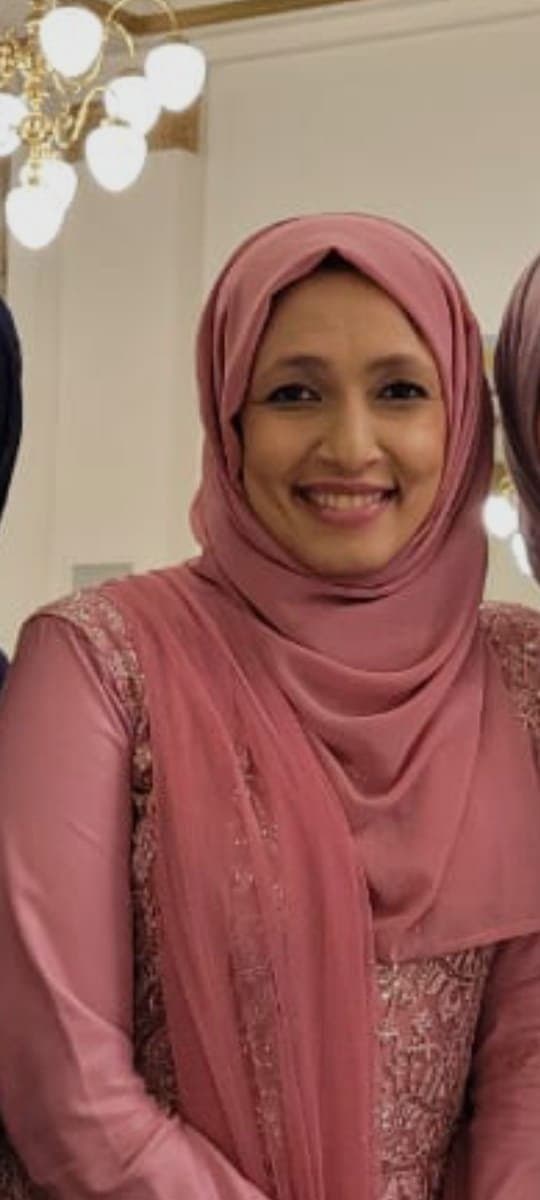 My sexy aunt. Dm me about her