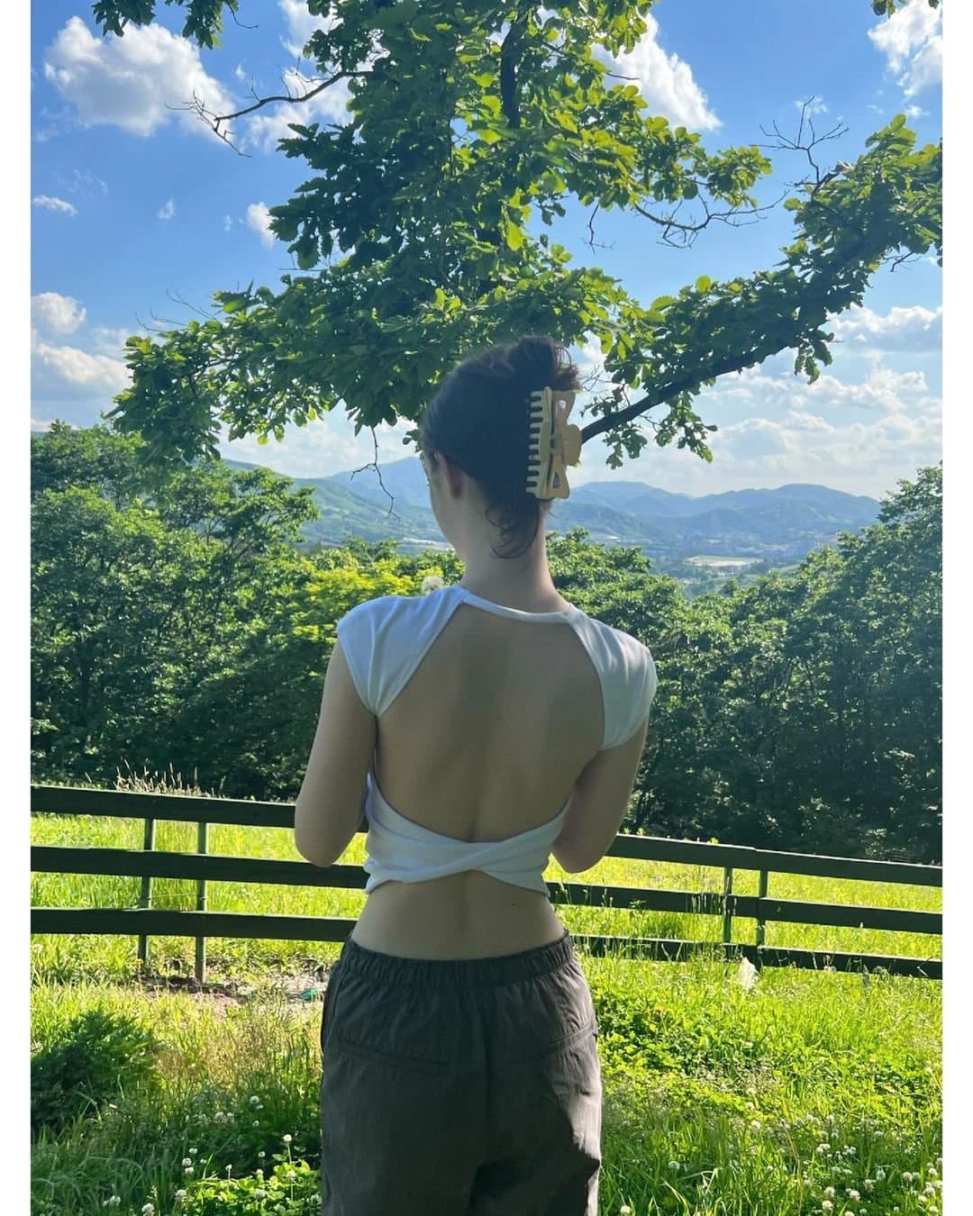 Dasha Taran Bare Back Tight Sexy Cute Russian Hot Model Celebrity NSFW 18+ tg dashatarannsfw