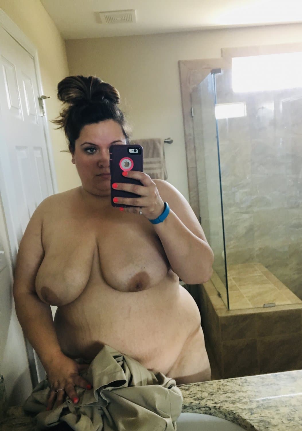 Thick beauty Whitney loves to be seen ??