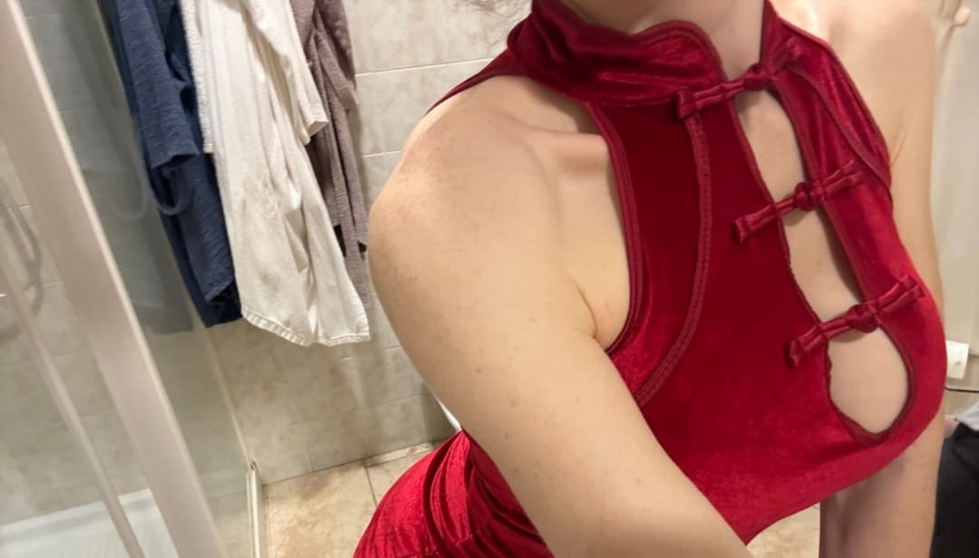 Italian woman who can eat semen and ejaculate inside the vagina....If you want a face photo, just te