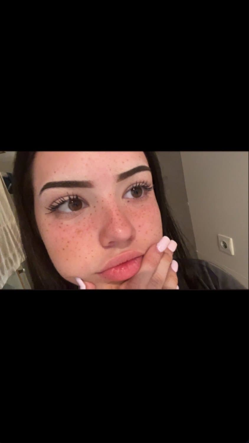 *21 años tiene esta hembra tetona