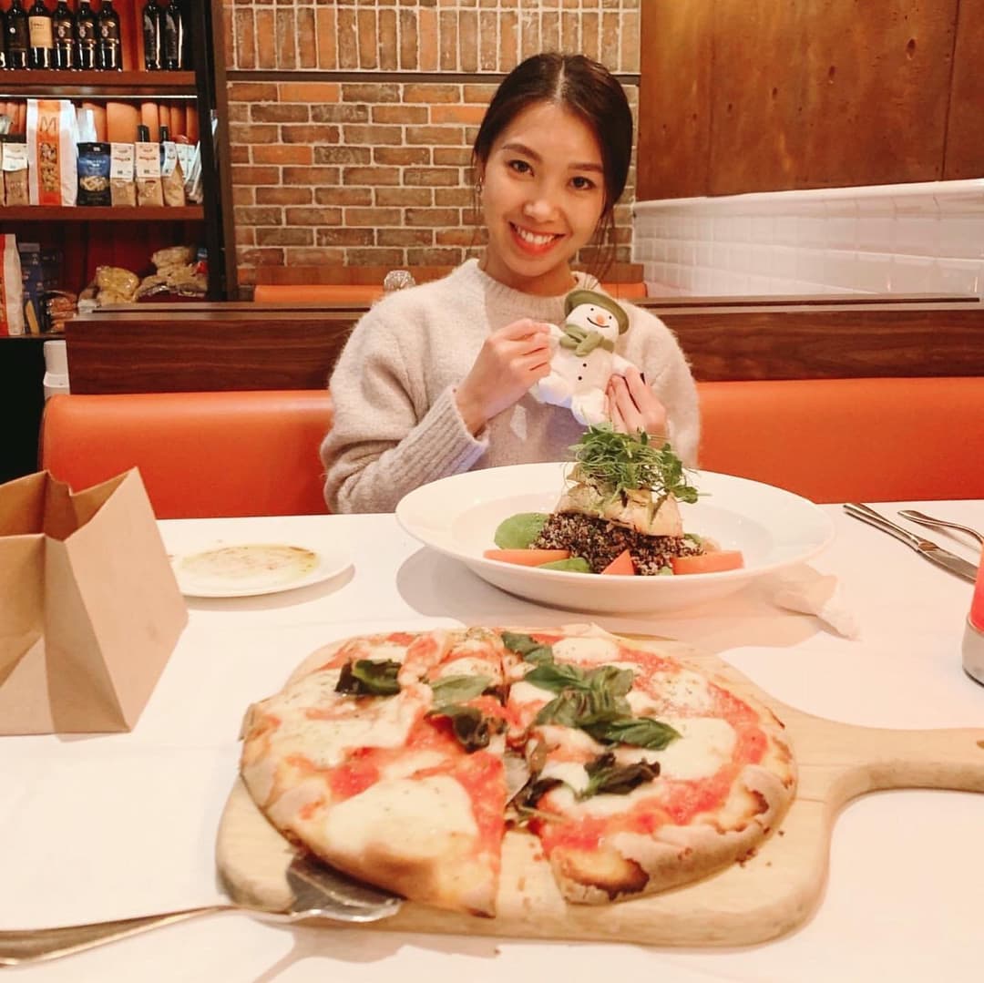 Yan Lee asian has a preference for a black big cock (blowjob, gagging, swallow)