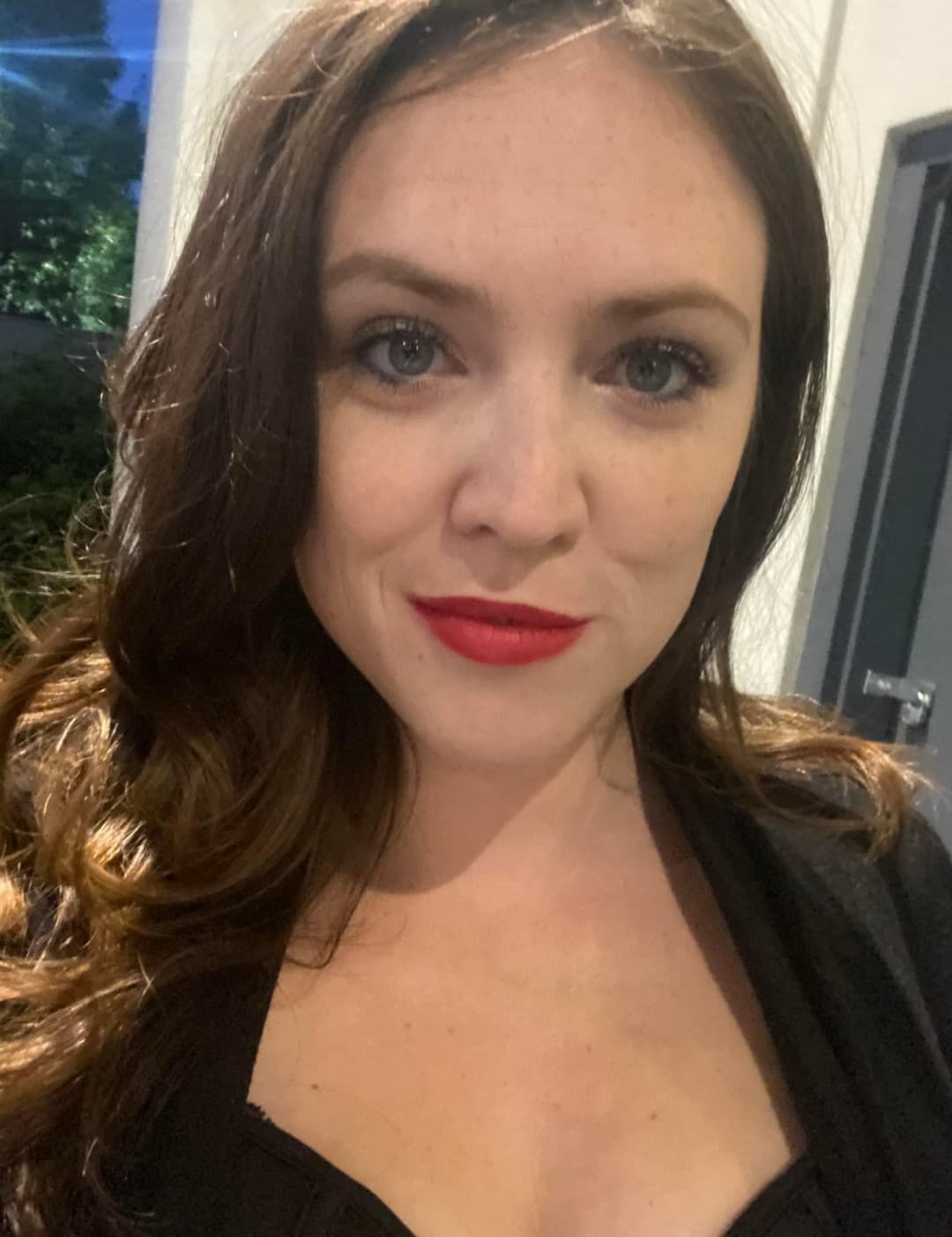 Click to view full size Slut Nurse wants to pull a train LeAkEd