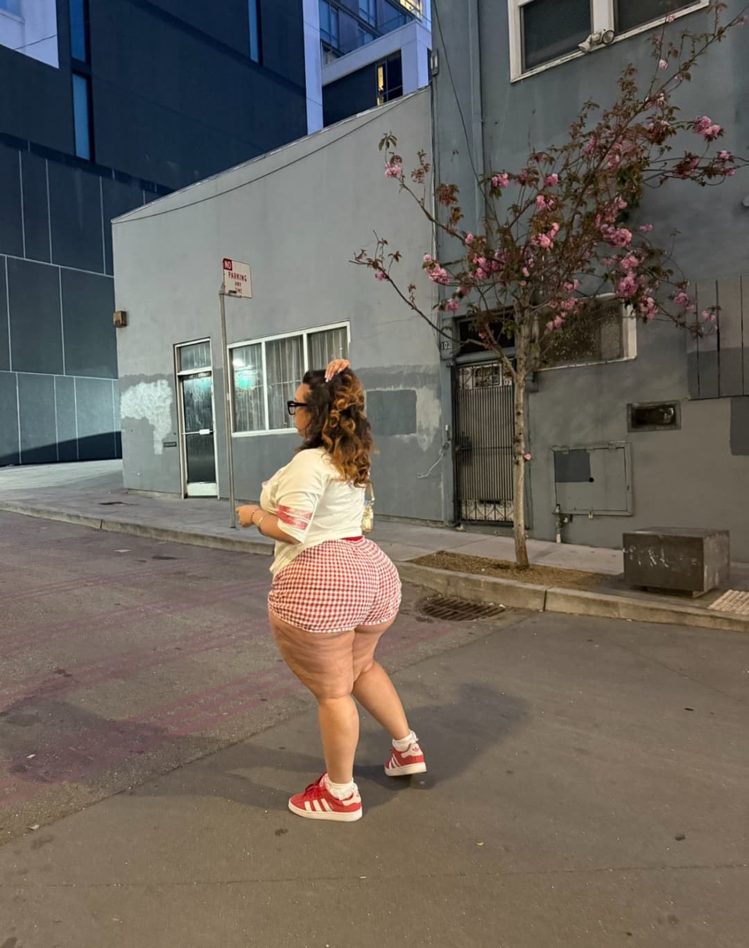 Click to view full size Big booty Latina from Carson CA???