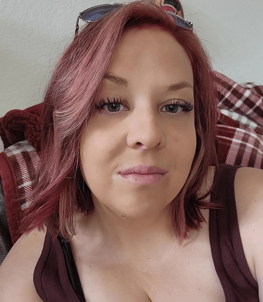 Click to view full size Jennifer Big boobs pretty face Nice legs