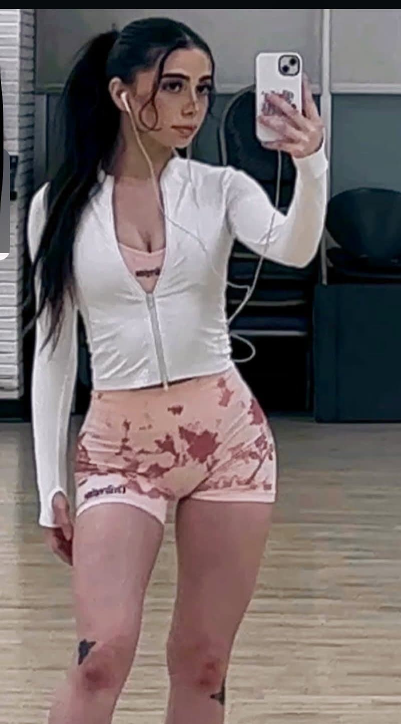 La putita de Nikky es una chica muy guapa y caliente