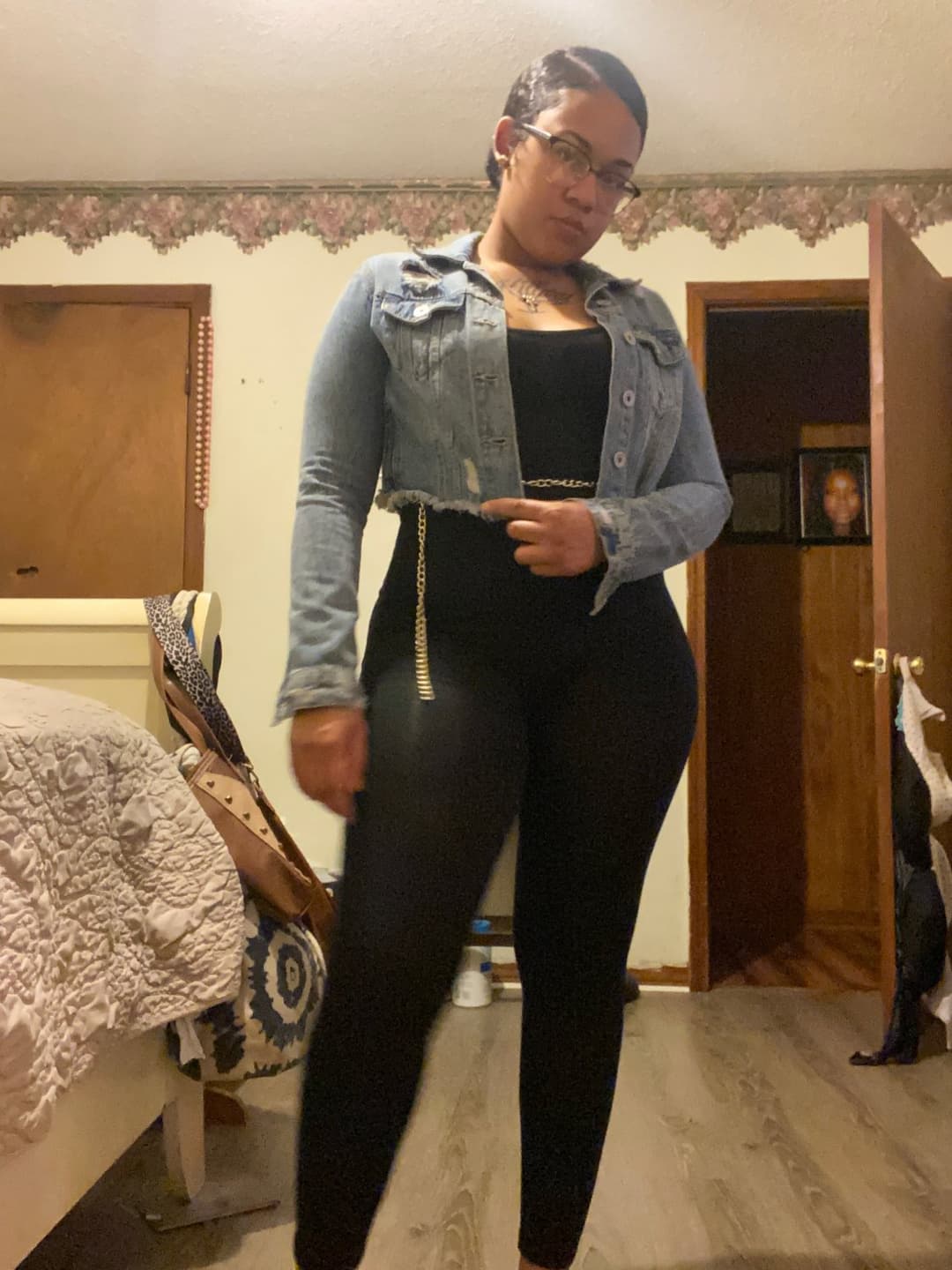 Pretty ebony big booty ghetto lightskin mom of 3 and her old ratchet auntie feet even pretty asf