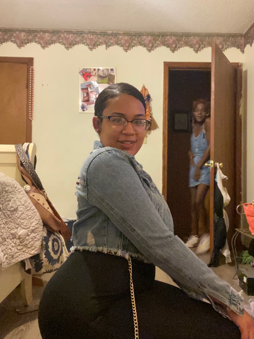 Pretty ebony big booty ghetto lightskin mom of 3 and her old ratchet auntie feet even pretty asf