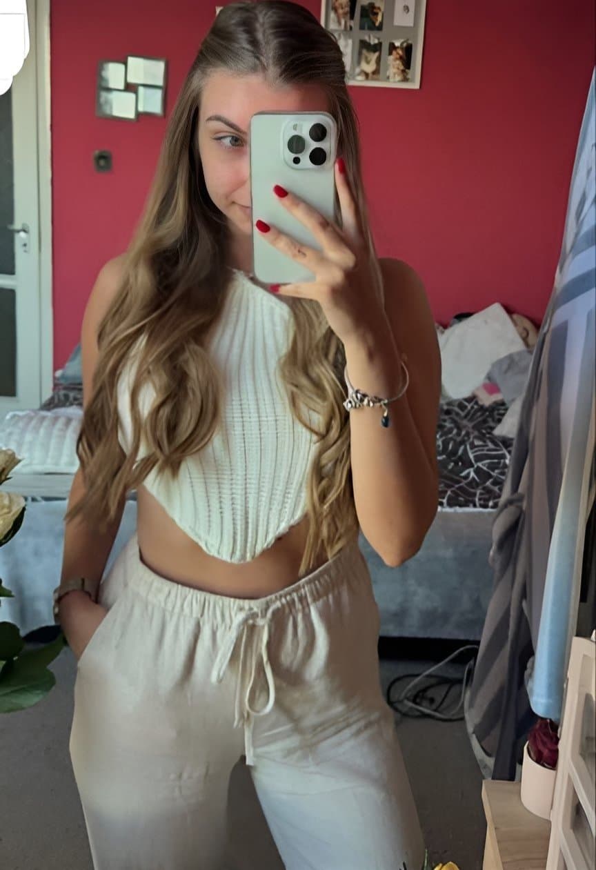 [kik]shsjebbd fuck my petite ex girl while I jerk my cock watching her I wanna see what She could do