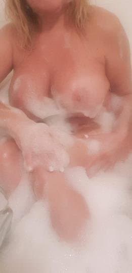 Thank you guys for trusting me on uploading your milfs n gilfs 100% real mom user submission