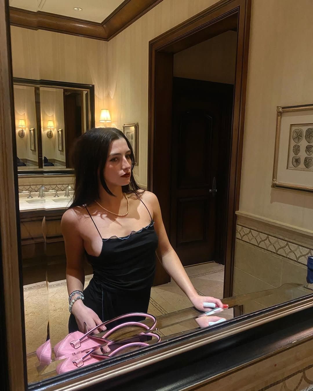 Fitness slut flaunts incredible body