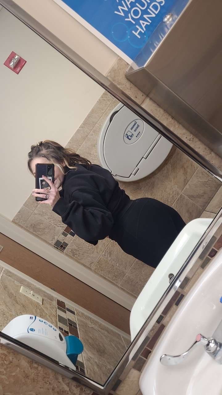 I can only make my girl cum if I wear a cock sleeve.. dm on session to talk about it