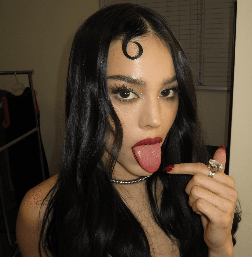 Danna Paola, The Elite Whore