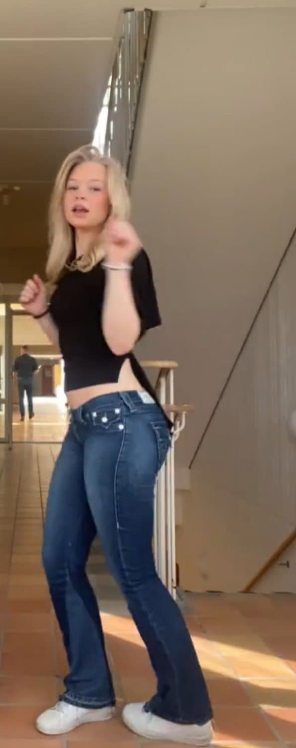 Swedish blonde snowbunny finally leaked, dm if you want to see her masturbation videos