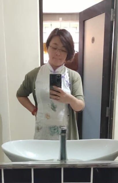 Malaysia lonely housewife show off shaved pussy