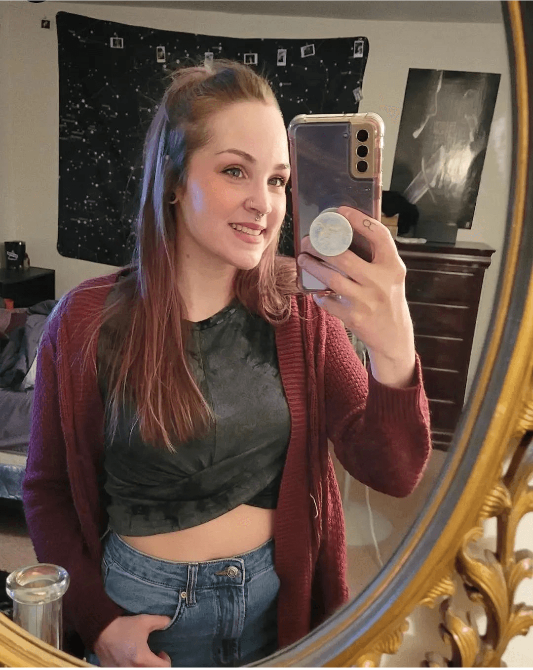 What a cute little bitch. Leaked shots of her ass and her ex husband grabbing her ass.