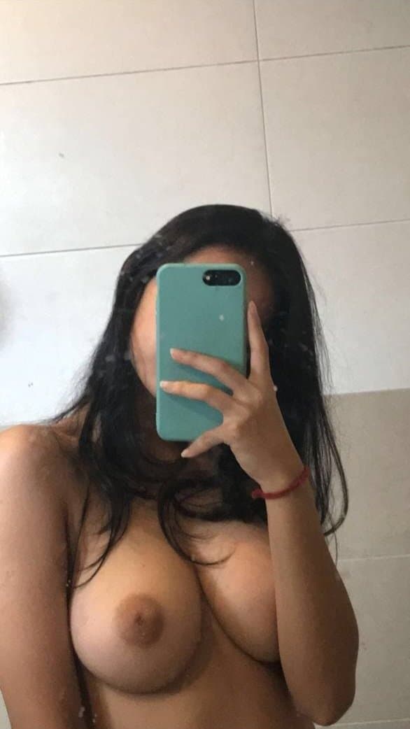 Desi South Indian Rich Very Beautiful Cute Instagram Influencer Homemade Full Nude Show Selfie