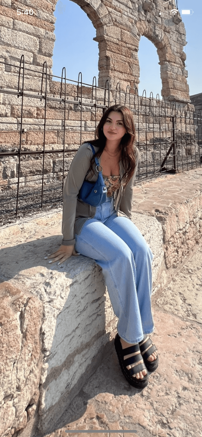 Cheating college girl can’t resist drunk makeout sessions