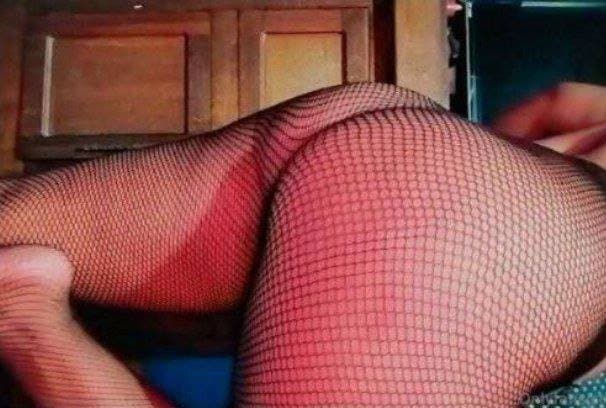 Click to view full size Que perra es Eli