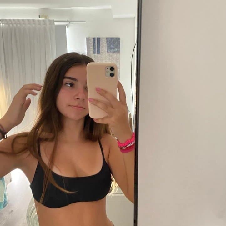 Mica y amigas pendejas argentinas. Like y subo más fotos